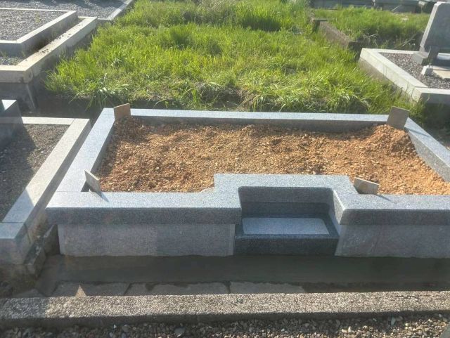 養老町墓地　新しい墓石の建立　④外柵設置